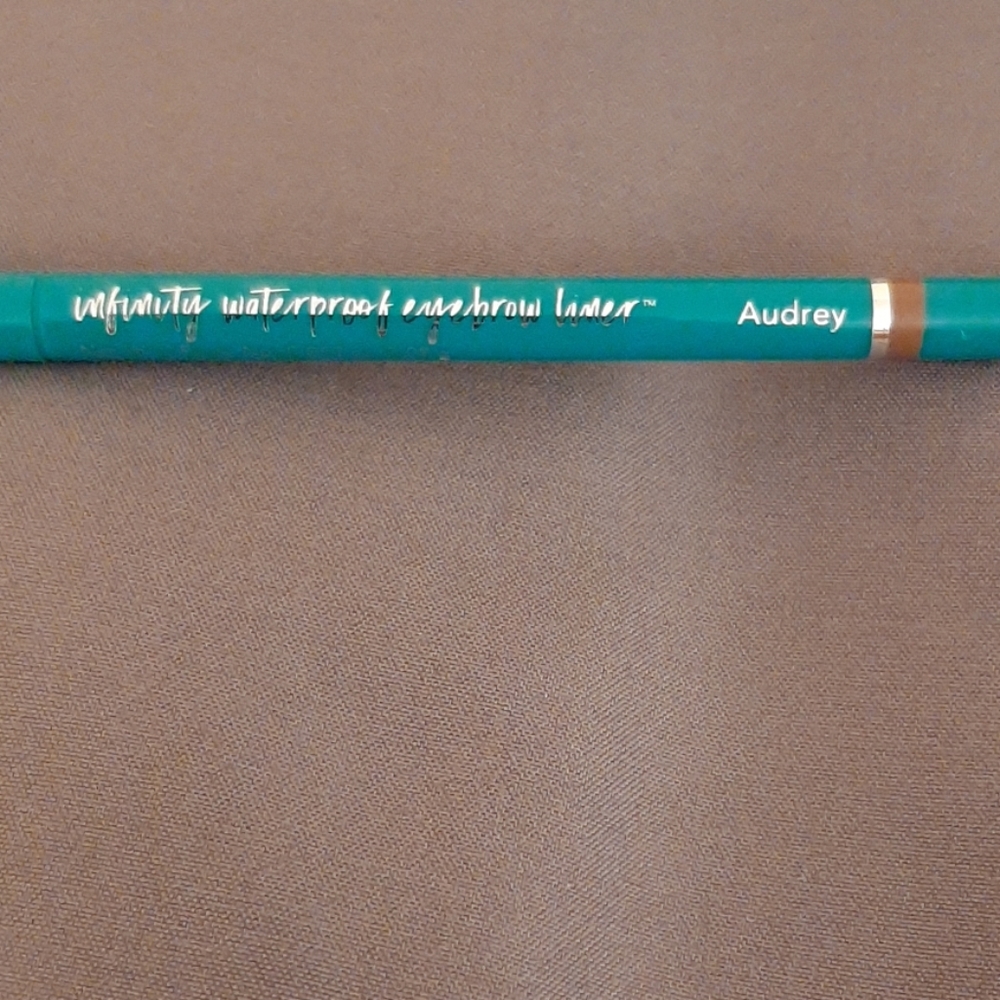 Eyebrow liner